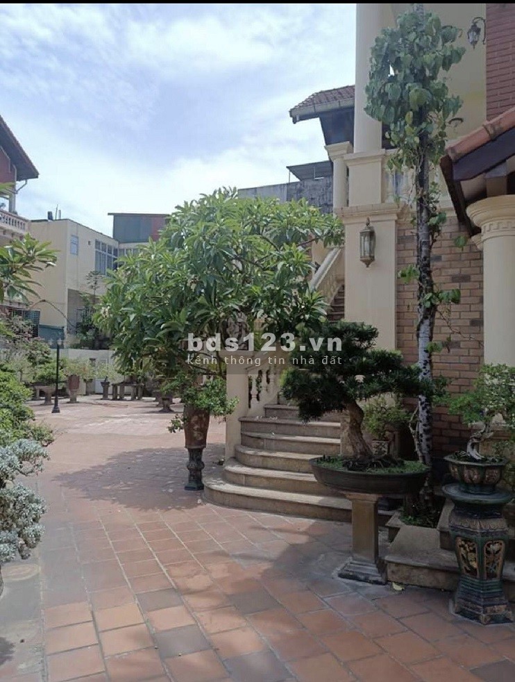 Bán gấp siêu biệt thự sân vườn gần khu đô thị mới Sài Đòng, diện tích 800m2, giá thương lượng