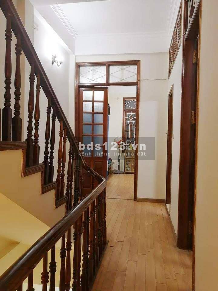 Bán nhà chín chủ còn mới đúc 3 tầng Văn La dt 40m2, ô tô đỗ cửa giá bán chỉ 4,3 tỷ