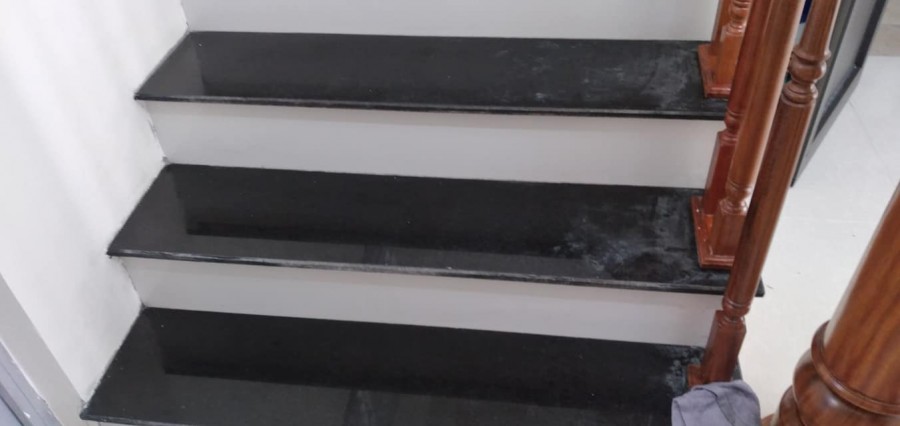 Bán nhà nguyên căn chính chủ mặt phố Trần Quốc Hoàn, giá tốt đầu tư, pháp lí đầy đủ