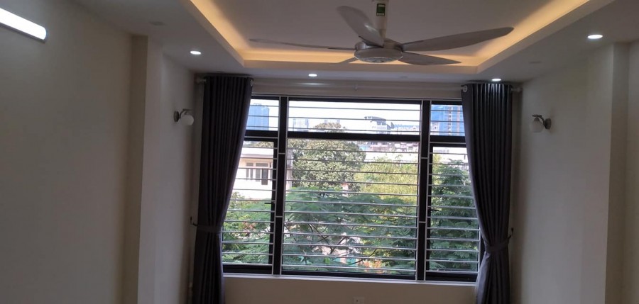 Bán nhà nguyên căn chính chủ mặt phố Trần Quốc Hoàn, giá tốt đầu tư, pháp lí đầy đủ