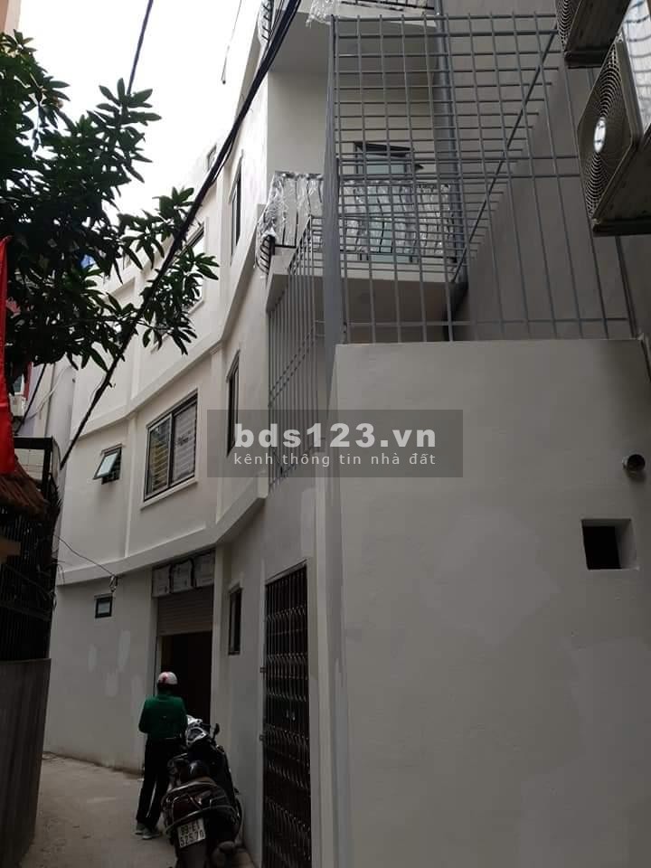 Giá Covid 2.6 tỷ Nhà Nguyễn Đình Hoàn cách mặt phố 4 bước 3 bước ra bãi gửi xe oto