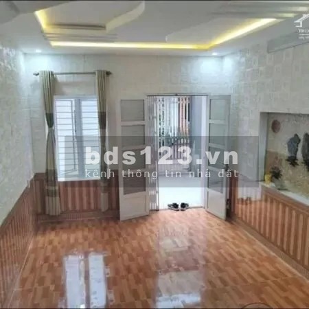 Bán nhà Vĩnh Hưng, Hoàng Mai mặt tiền rộng diện tích 33m2 giá chỉ 1 tỷ hơn, sổ sẵn chính chủ