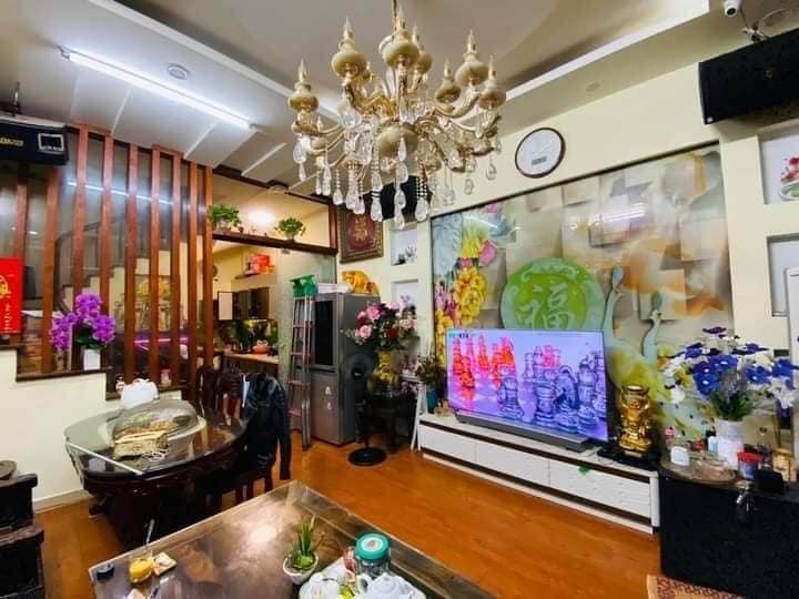 Hiếm Bán Nhà Duy Tân Phố, Cầu Giấy diện tích sử dụng 40m2, 5 tầng, ô tô, chỉ nhỉnh 5 tỷ