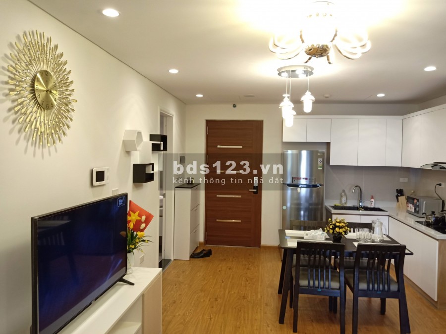 Cho thuê Chung cư Hong Kong Tower Đê La Thành, căn 2PN, full đồ, 15.5 triệu/tháng. Lh 0377983070