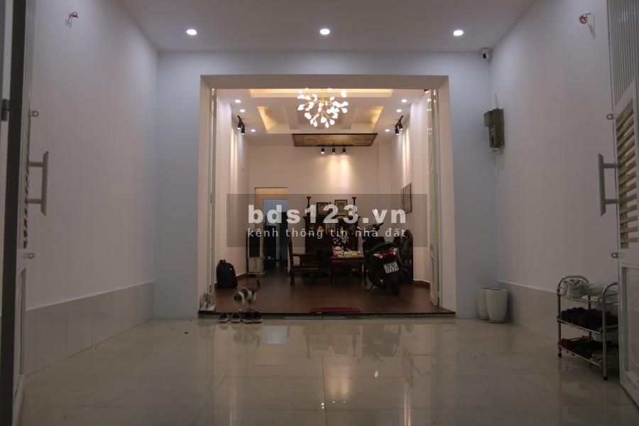 Bán nhà đẹp HXT đường Nguyễn Văn Vịnh ngay Đầm Sen - Sổ hồng đầy đủ