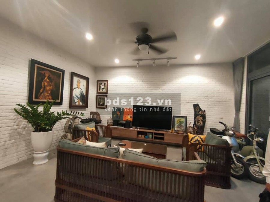 Bán biệt thự đẳng cấp Long Biên, oto vào nhà, ngõ thông, sổ đẹp, khu dân trí