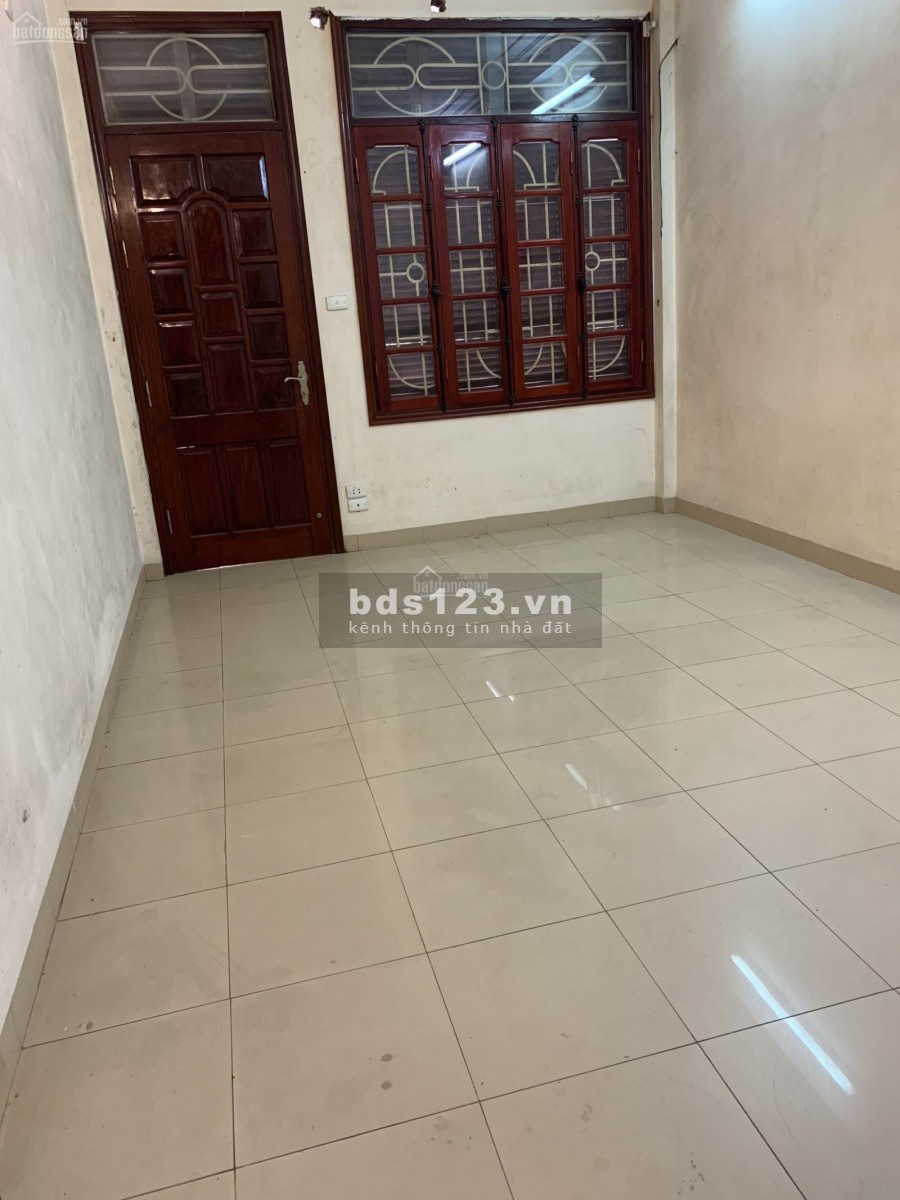 Chính chủ cần bán gấp nhà nguyên căn 3 mặt thoáng, gần chợ trường học, đúc kiên cố 4 tầg