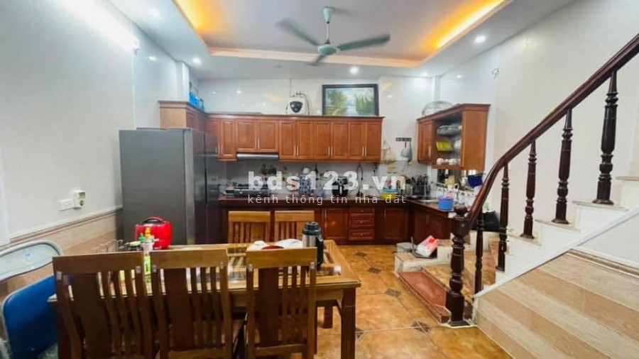 Bán nhà ngõ 79 Cầu Giấy, Hà Nội. Ngõ rộng thông thoáng dt 55m2 giá bán nhà chỉ nhỉnh 5 tỷ
