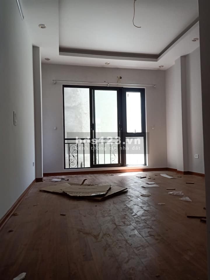 Bồ Đề Long Biên Nhà Đẹp Ở Ngay Ô tô Đỗ cửa View Hồ dtsd 36m2 mt 4m chỉ hơn 3 tỷ