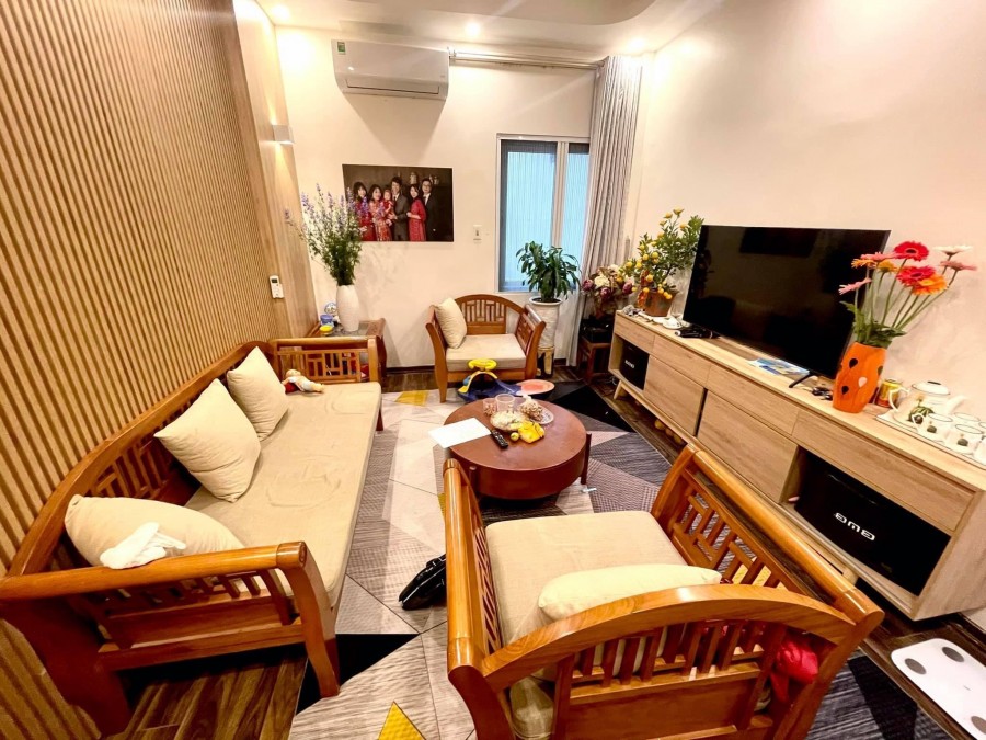 Toà nhà ngõ 328 Nguyễn Trãi, dt 35m2, 5 tầng giá nhỉnh 3 tỷ, thu nhập 300 triệu/năm