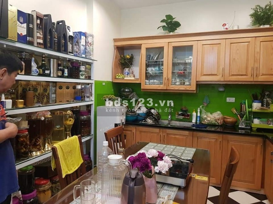 Bán nhà đẹp ngay trung tâm Đống Đa 6 tầng kinh doanh đỉnh nội thất siêu đẹp, bày trí hợp lí