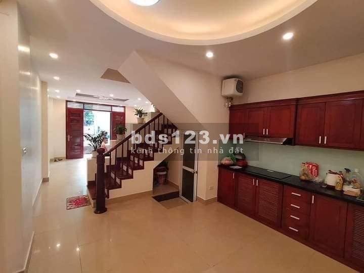 Chính chủ cần bán gấp nhà nguyên căn 3 mặt thoáng, gần chợ trường học, đúc kiên cố 4 tầg