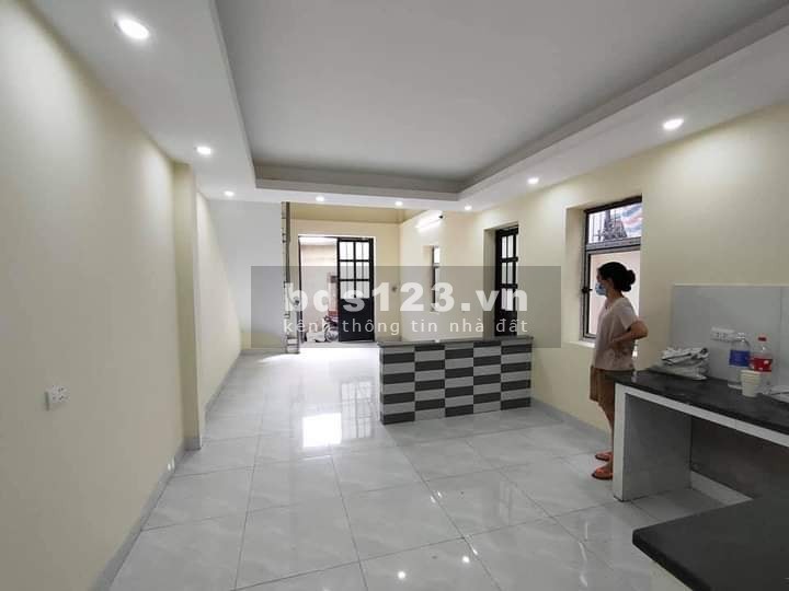 Bán nhà Ngọc Lâm, Long Biên diện tích sử dụng 50m2, mt 5m, giá chào 3 tỷ, còn mới nguyên