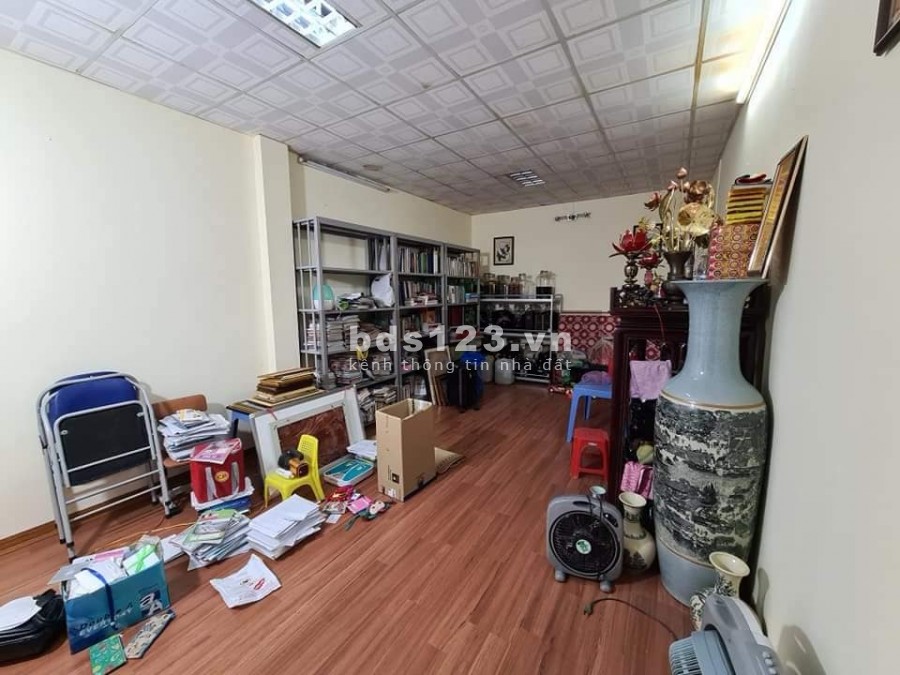 Bán nhà Ngọc Thụy Quận Long Biên diện tích sử dụng 63m², TM 8m, giá rẻ 2.6 tỷ, thương lượng
