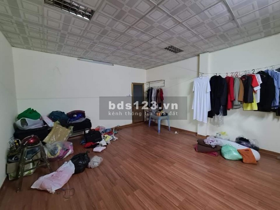 Bán nhà Ngọc Thụy Quận Long Biên diện tích sử dụng 63m², TM 8m, giá rẻ 2.6 tỷ, thương lượng
