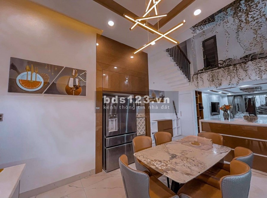 Bán nhà Lâm Hạ giá bán nhỉnh 5 tỷ phân lô vỉa hè ô tô tránh, sổ chính chủ, phân lô, bàn giao ngay
