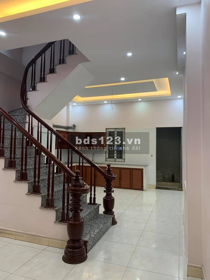 Chính chủ bán nhà chỉ nhỉnh 2 tỷ có ngay nhà đẹp 3 phút ra Bến Xe Yên Nghĩa 45m