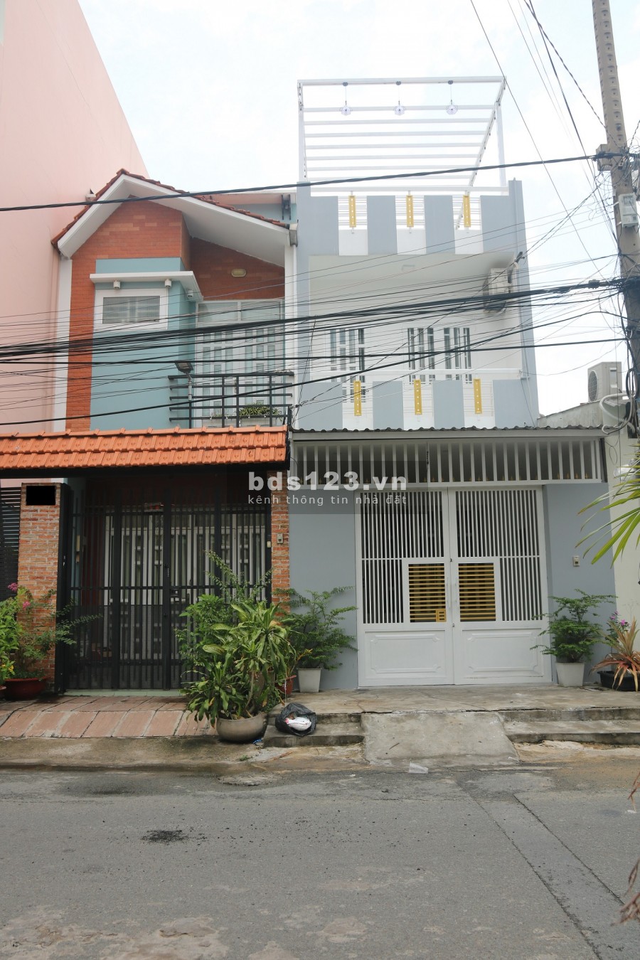 Bán nhà đẹp HXT đường Nguyễn Văn Vịnh ngay Đầm Sen - Sổ hồng đầy đủ