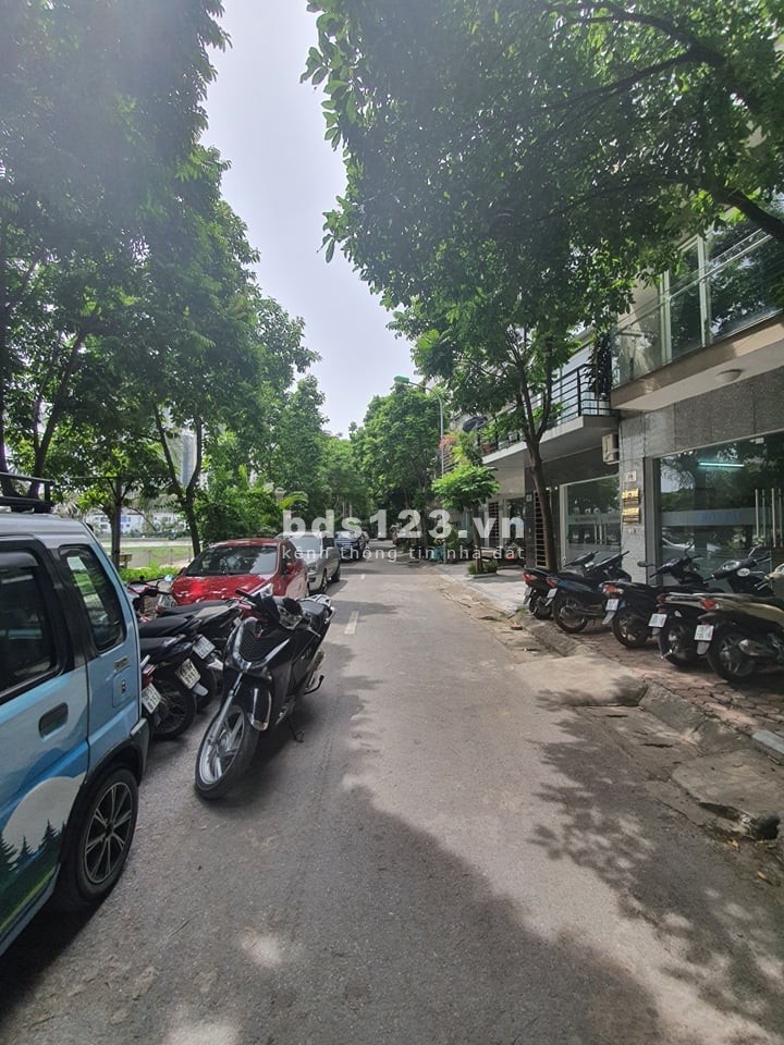 Làng Việt Kiều Châu Âu, Mỗ Lao Hà Đông, phân lô ô tô dt 5x13.6m, 5 tầng, giá tốt đầu tư