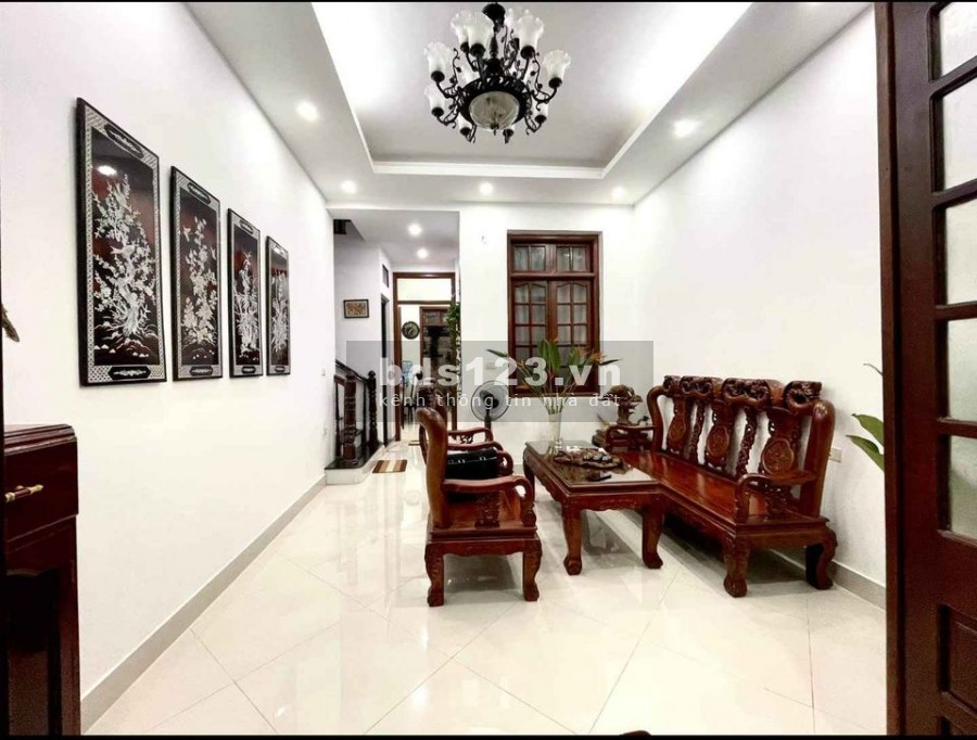 Bán nhà lô góc quận Bắc Từ Liêm, DT 50m2, nhỉnh hơn 3,2 tỷ. Liên hệ : 0384662187