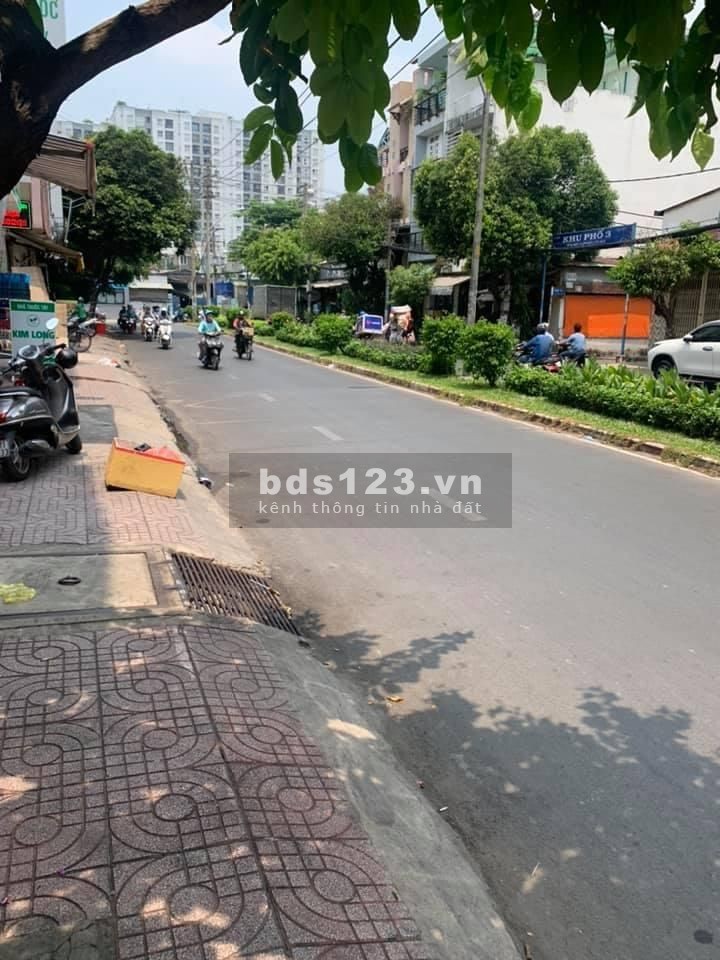 Bán nhà nguyên căn mặt tiền ngay ngã tư Nguyễn Cửu Đàm - Tân Sơn Nhì sầm uất.