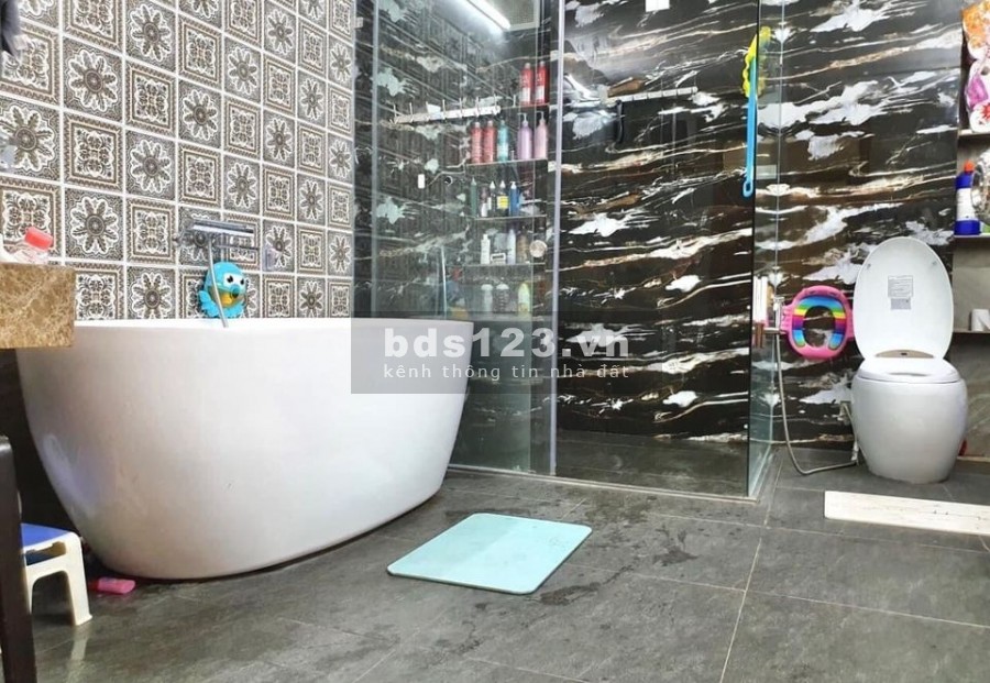 Bán nhà nguyên căn diện tích sử dụng 50m2, phố Bạch Mai, giá bán 5.5 tỷ, sổ sẵn chính chủ