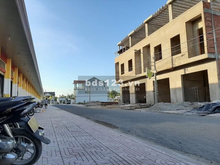Cơ hội đầu tư trong năm 2021 lô Shophouse tại phố chợ Thạnh Phú, tiện ích đủ, giấy tờ đủ
