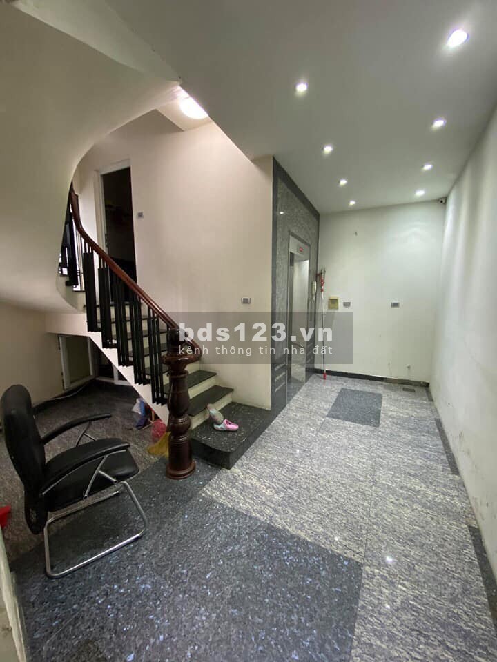 Chủ đang cần tiền bán nhà 1 in 2 căn Ngô gia Tự, Ngọc Thụy giá 18 tỷ, đi trước bán trước.