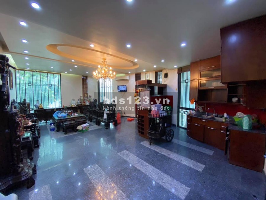 Chủ đang cần tiền bán nhà 1 in 2 căn Ngô gia Tự, Ngọc Thụy giá 18 tỷ, đi trước bán trước.