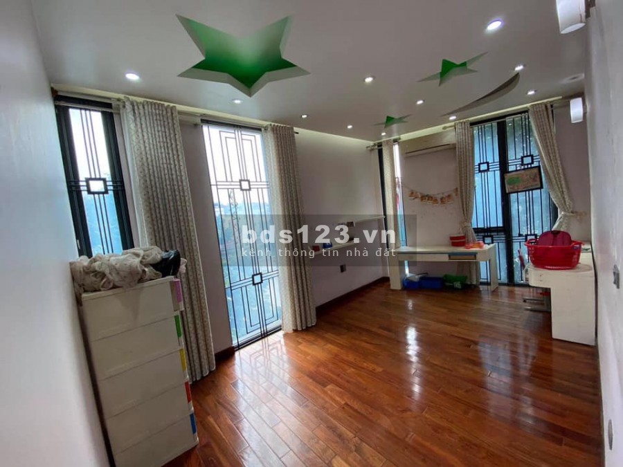 Chủ đang cần tiền bán nhà 1 in 2 căn Ngô gia Tự, Ngọc Thụy giá 18 tỷ, đi trước bán trước.