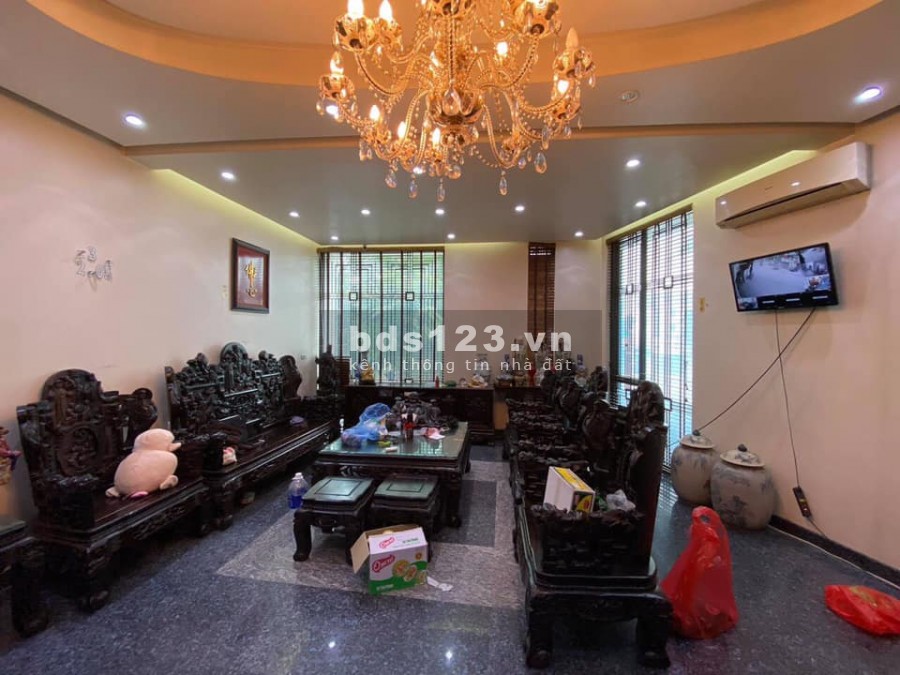 Chủ đang cần tiền bán nhà 1 in 2 căn Ngô gia Tự, Ngọc Thụy giá 18 tỷ, đi trước bán trước.