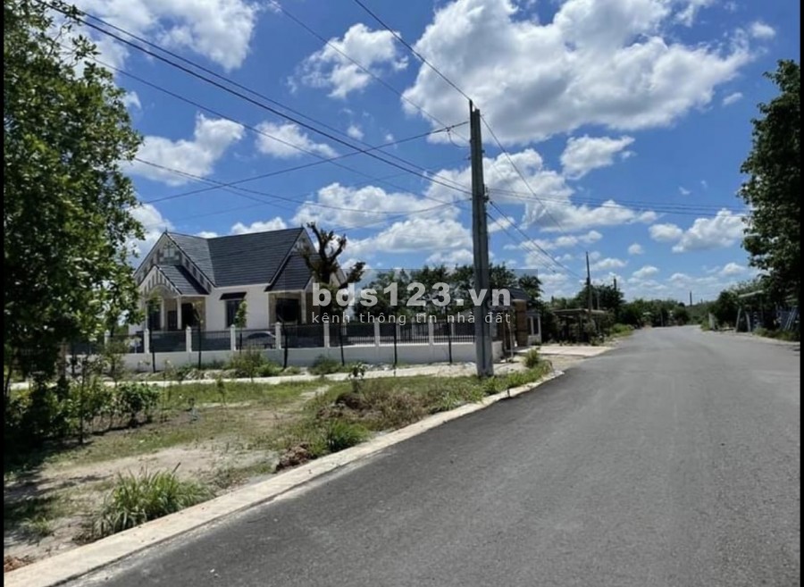 Chính chủ kẹt tiền mùa dich bán rẻ lô đất o Chơn Thành giá chỉ 390tr .Cách KCN Becamex đúng 1,5km
