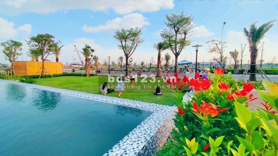 Bán gấp lô diện tích 5x16m, giá 2,6 tỷ khu dân cư ngay chợ Hưng Long, Bình Chánh