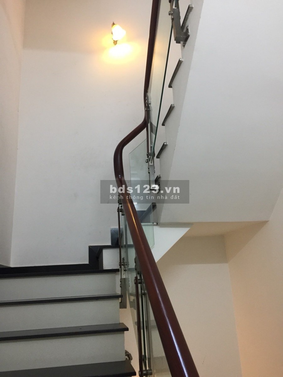 Cho thuê nhà nguyên căn mặt tiền Quận Bình Tân, tiện kinh doanh, 1 trệt, 2 lầu, giá tốt