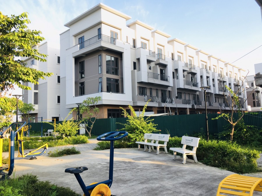 Bán cắt lỗ shophouse căn góc giáp vườn hoa, đối diện tòa nhà chung cư, giá bán 3.8 tỷ