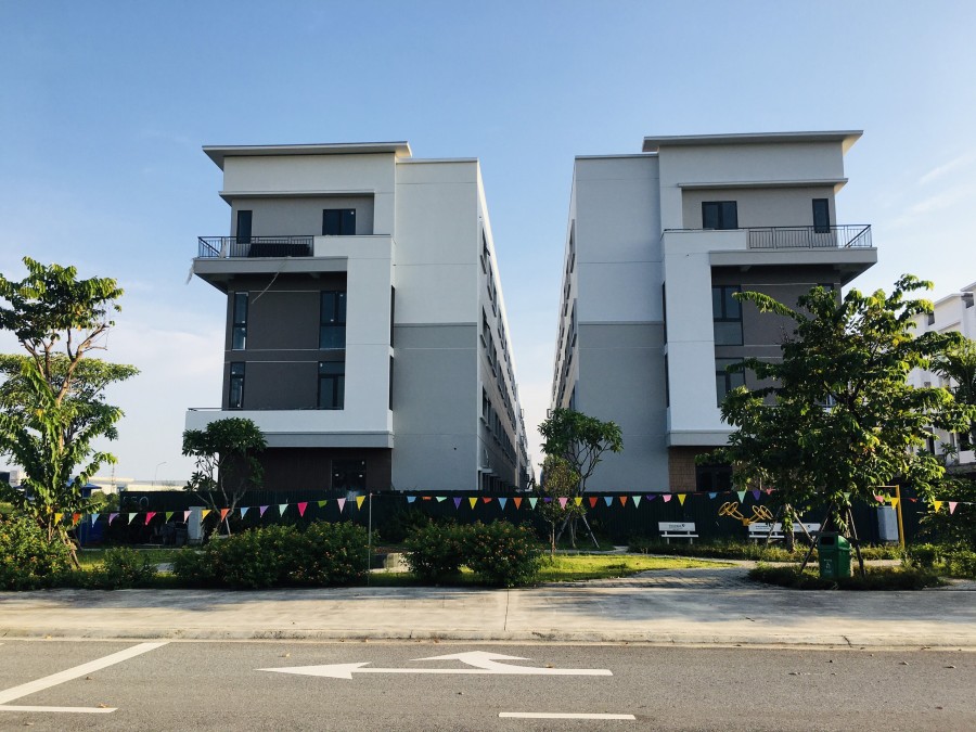 Bán cắt lỗ shophouse căn góc giáp vườn hoa, đối diện tòa nhà chung cư, giá bán 3.8 tỷ