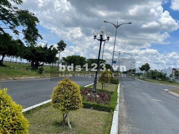 Bán lô góc 2 mặt tiền Đường Trần Bạch Đằng 10x20m Hướng tây nam Gía đầu tư 3 tỷ xxx