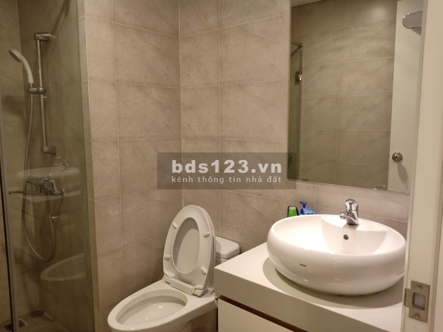 Cho thuê Chung cư Hong Kong Tower Đê La Thành, căn 2PN, full đồ, 15.5 triệu/tháng. Lh 0377983070