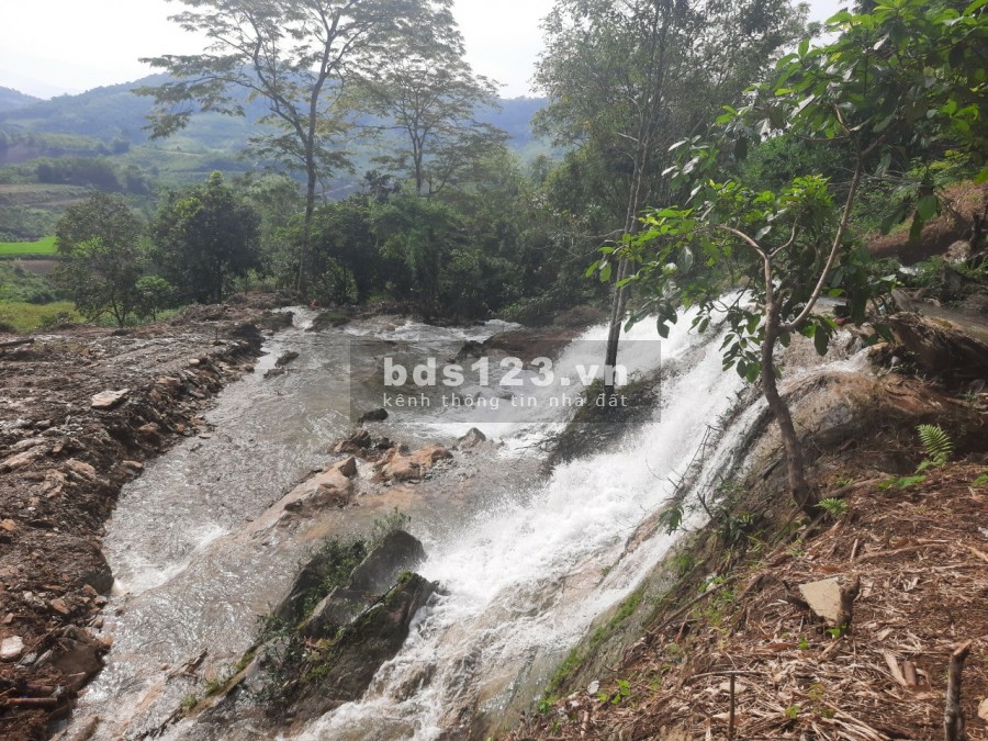 Chuyển nhượng lô đất 7000m2 có 400 thổ cư có thác trong đất, liên hệ 0973094764