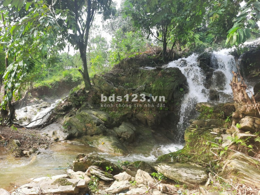 Chuyển nhượng lô đất 7000m2 có 400 thổ cư có thác trong đất, liên hệ 0973094764