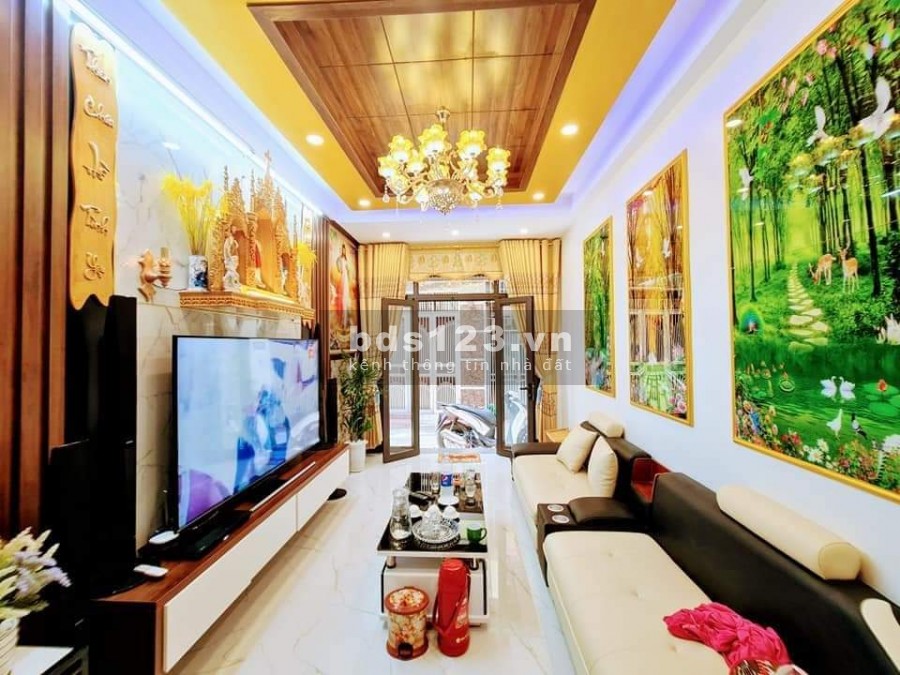 Bán nhà nguyên căn 5 tầng siêu rộng tại Giáp Bát, ở luôn, long lanh, giá bán 4 tỷ, lh 0982420026