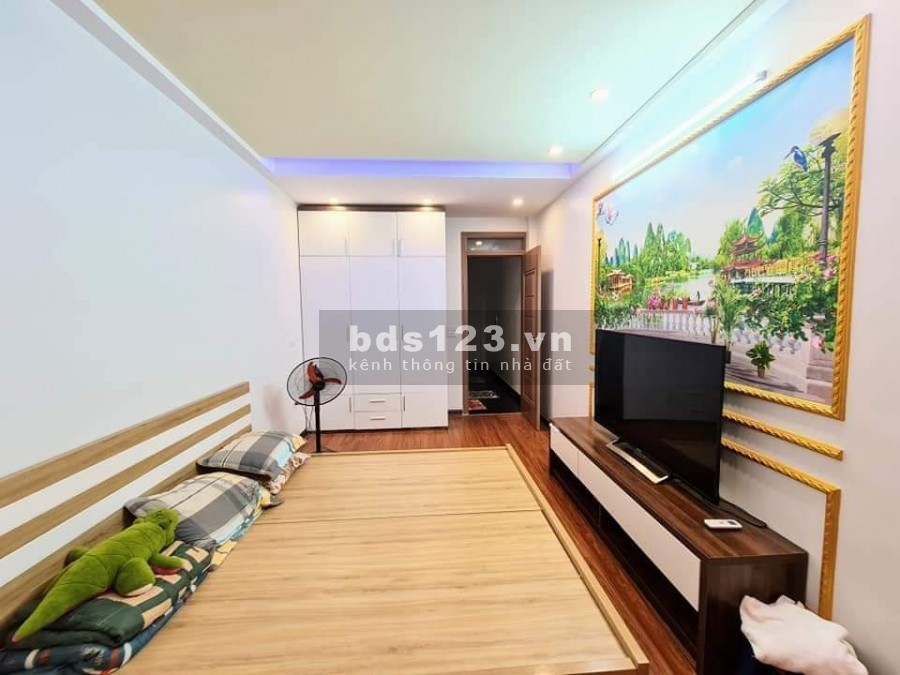 Bán nhà nguyên căn 5 tầng siêu rộng tại Giáp Bát, ở luôn, long lanh, giá bán 4 tỷ, lh 0982420026
