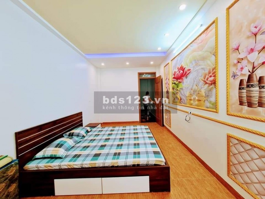 Bán nhà nguyên căn 5 tầng siêu rộng tại Giáp Bát, ở luôn, long lanh, giá bán 4 tỷ, lh 0982420026