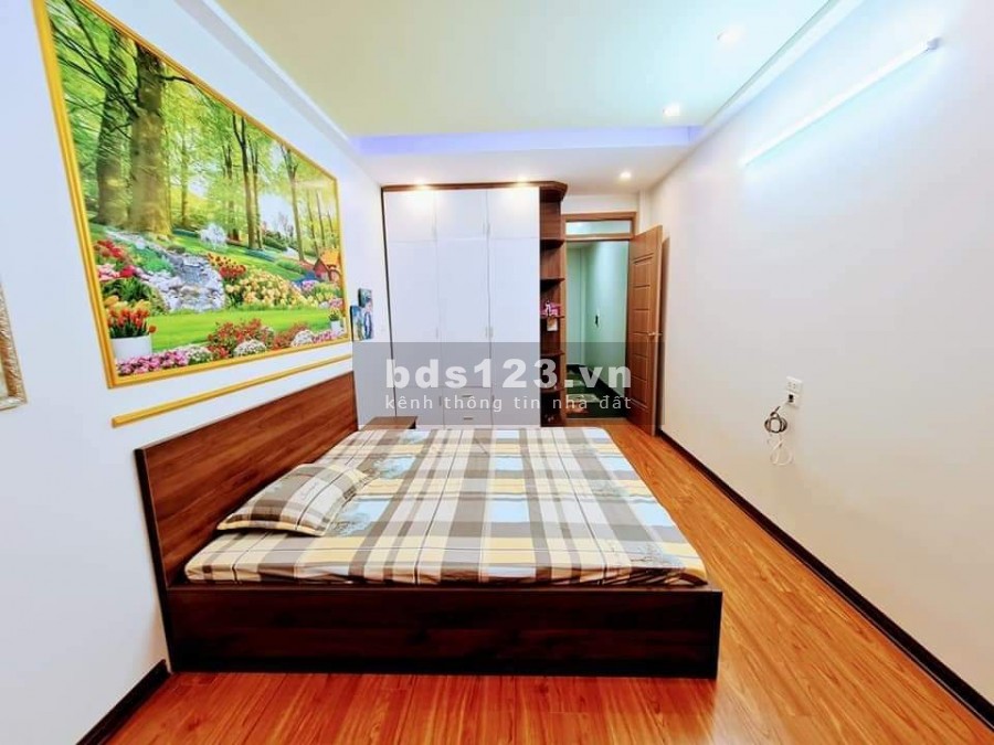 Bán nhà nguyên căn 5 tầng siêu rộng tại Giáp Bát, ở luôn, long lanh, giá bán 4 tỷ, lh 0982420026