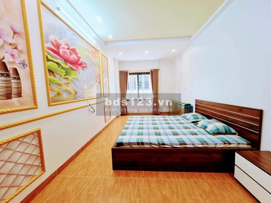 Bán nhà nguyên căn 5 tầng siêu rộng tại Giáp Bát, ở luôn, long lanh, giá bán 4 tỷ, lh 0982420026