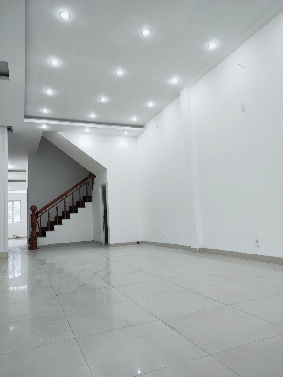 Chính Chủ Cần Bán Nhanh Căn Nhà Mặt Tiền Quang Trung - TP Quảng Ngãi