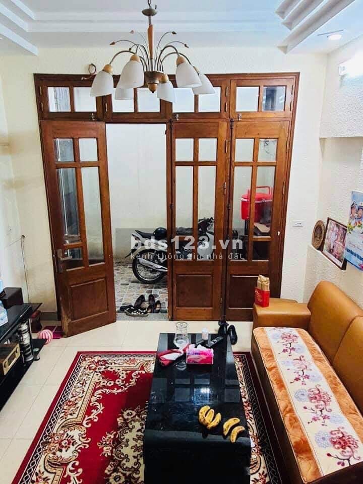 Ban gấp nhà nguyên căn Quận Cầu Giấy, dt 50m2, 5 tầng mặt tiền 4m, giá 4 tỷ, nhà tự xây ở luôn