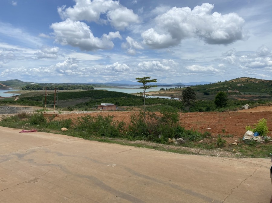 Cần bán lô đất 80m mặt tiền đường bê tông 3600m2 giáp nước View hồ Thuỷ Điện Đại Ninh