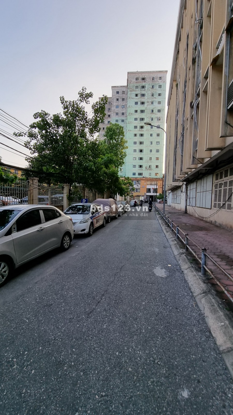 Bán nhà nguyên căn Tạ Quang Bửu, phân lô ô tô đỗ cửa, diện tích 42m2, giá 6 tỷ, sổ đỏ vuông vức
