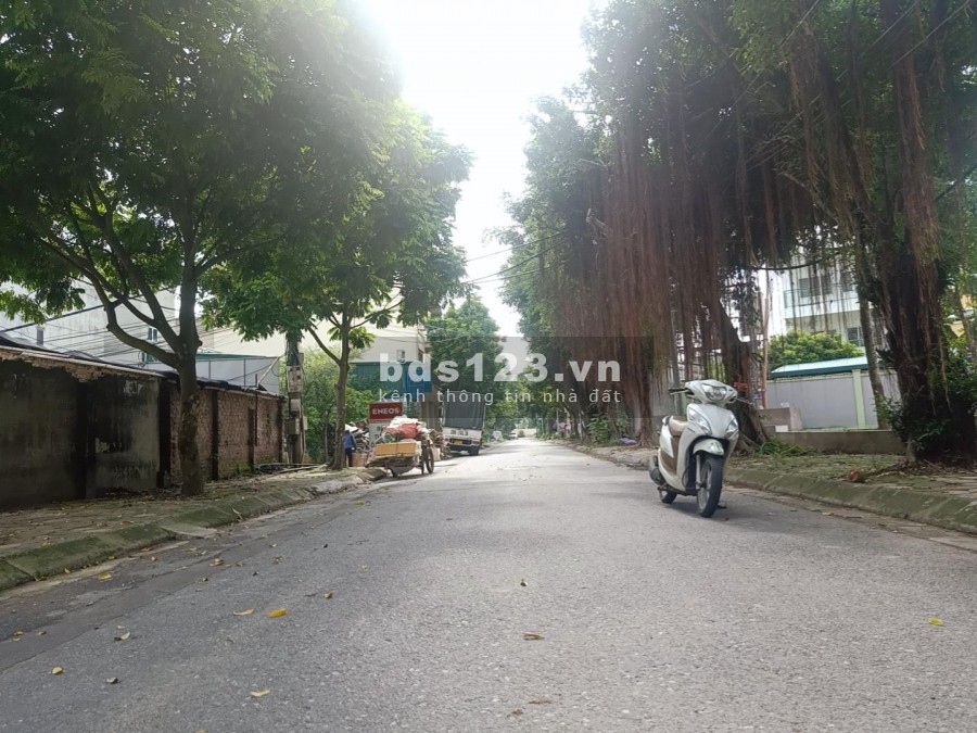 Bán 187m2 đất thổ cư đường 3 ô tô tránh vỉa hè Thạch Bàn Long Biên, lh 0986209188